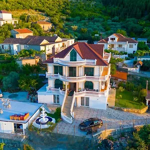 Sela Shkoder
